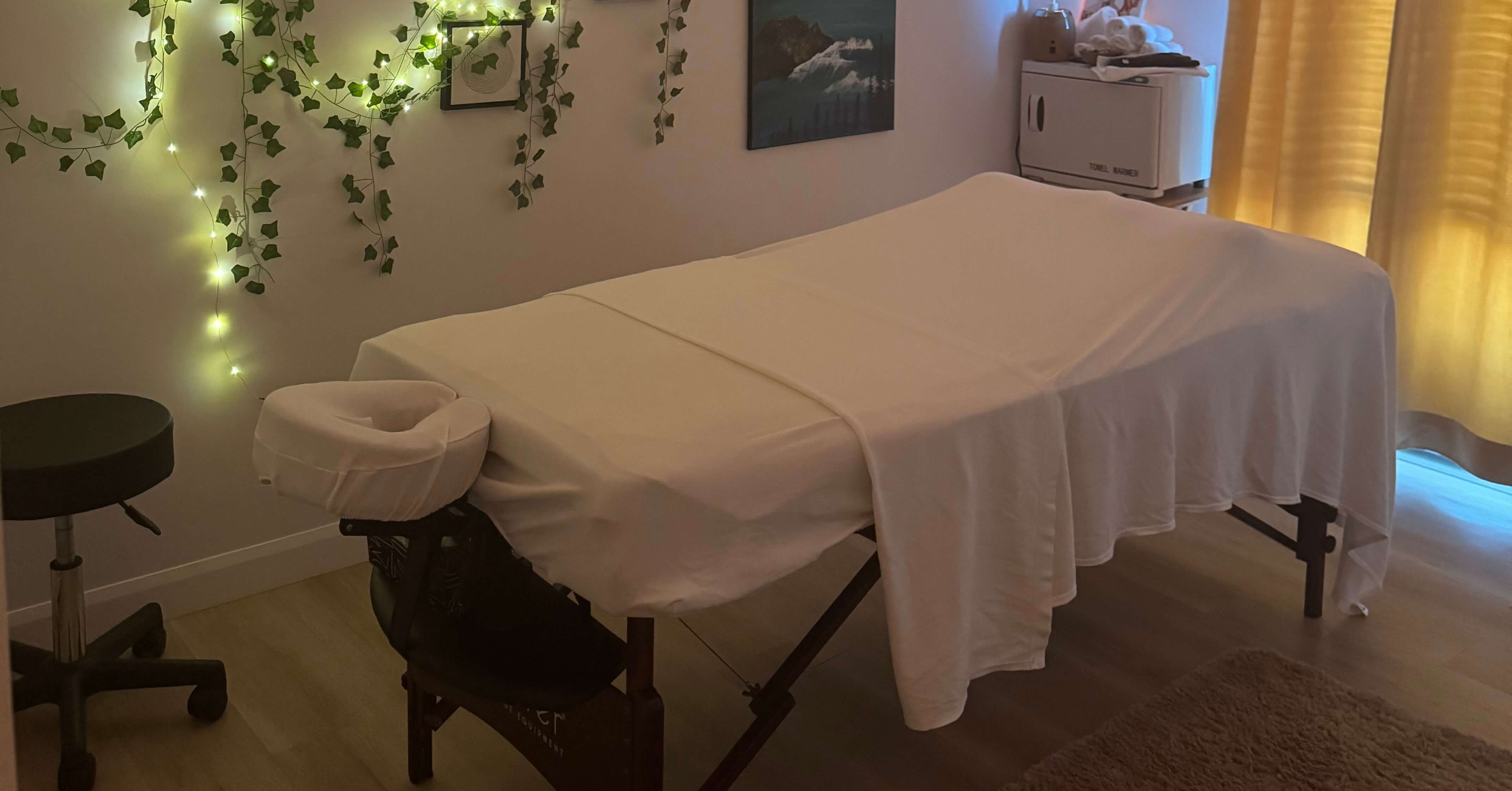 Salle de soins professionnelle, cadre chaleureux et apaisant